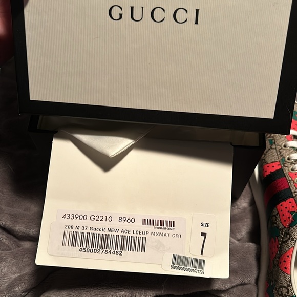 Gucci Supreme Strawberry Sneakers - Picture 6 of 8